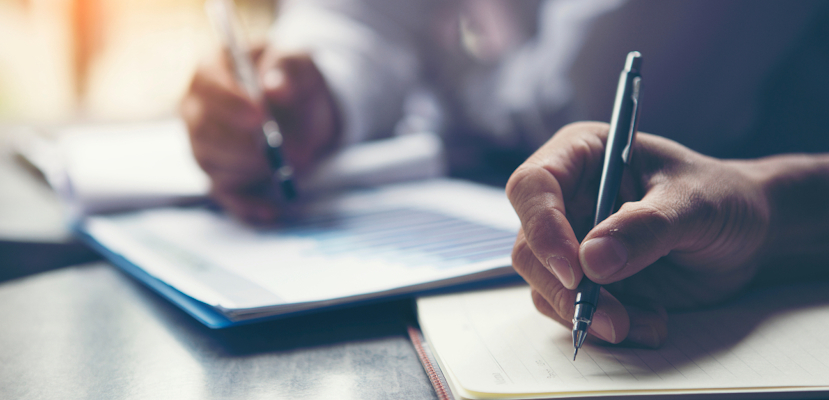 personnes qui écrivent